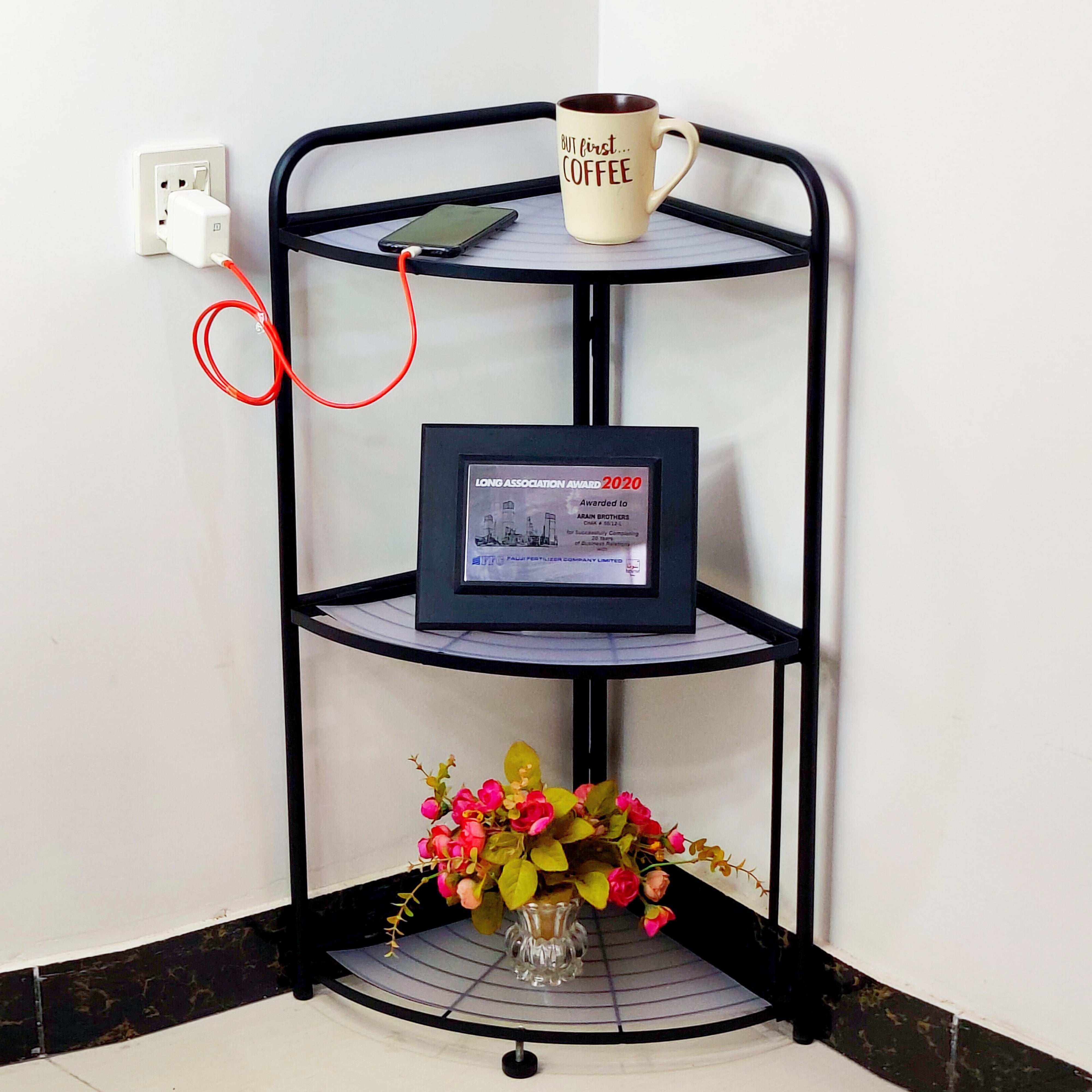 FOLDABLE CORNER SHELF WITH TRIPOD BASE