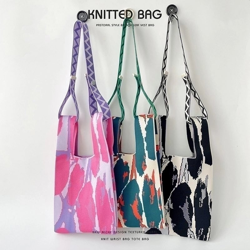 Women's Medium Polyester Geometric Vintage Style Open Handbag