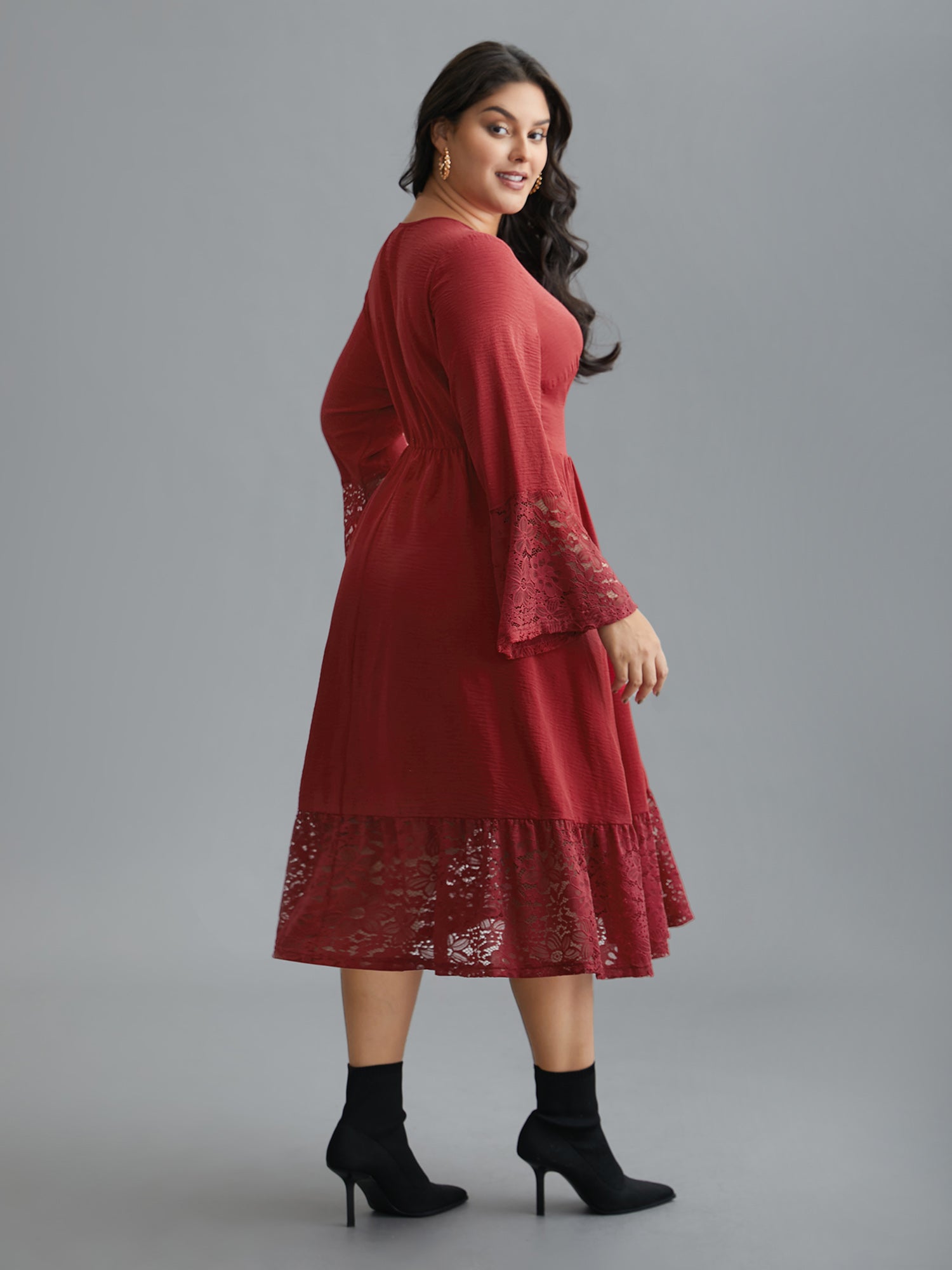 Lace Tiered Skirt Elastic Waist V-Neck Dress