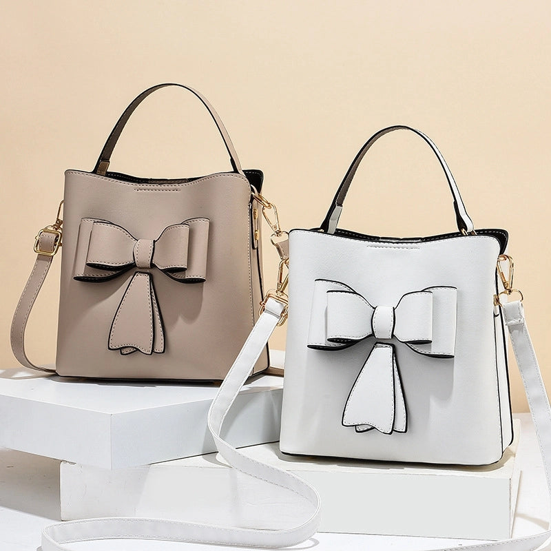 Women's Medium Pu Leather Solid Color Basic Classic Style Square Zipper Crossbody Bag