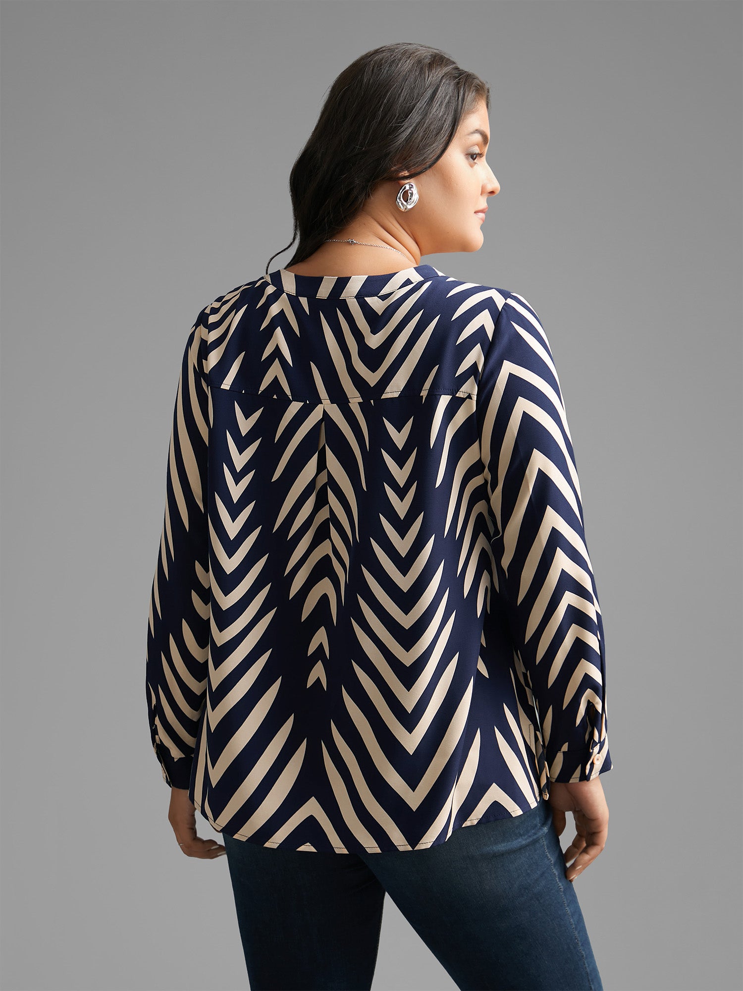 Geometric Notched Pleated Slit Hem Blouse