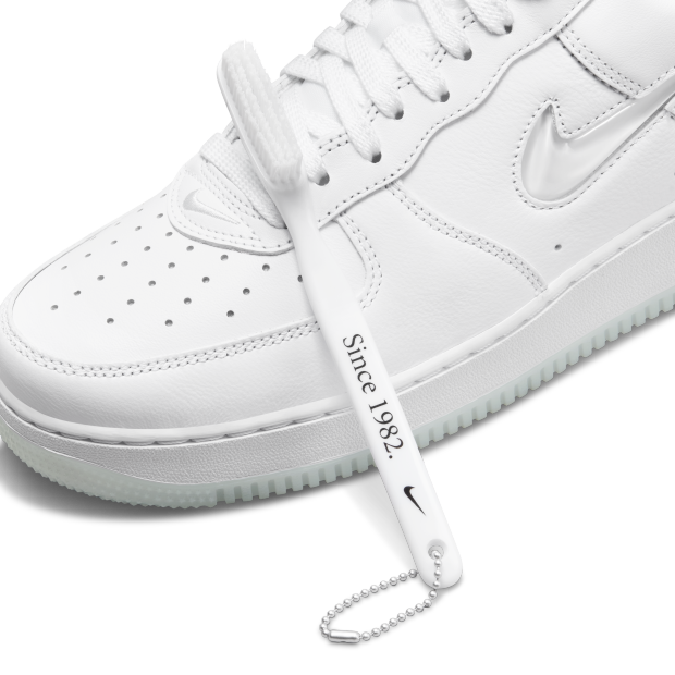 NIKE AIR FORCE 1 BAJO RETRO