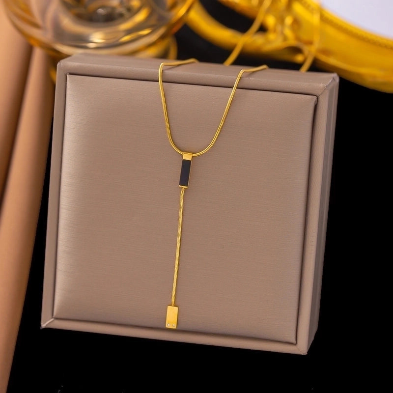 Elegant Streetwear Round Moon Heart Shape Titanium Steel Plating Pendant Necklace