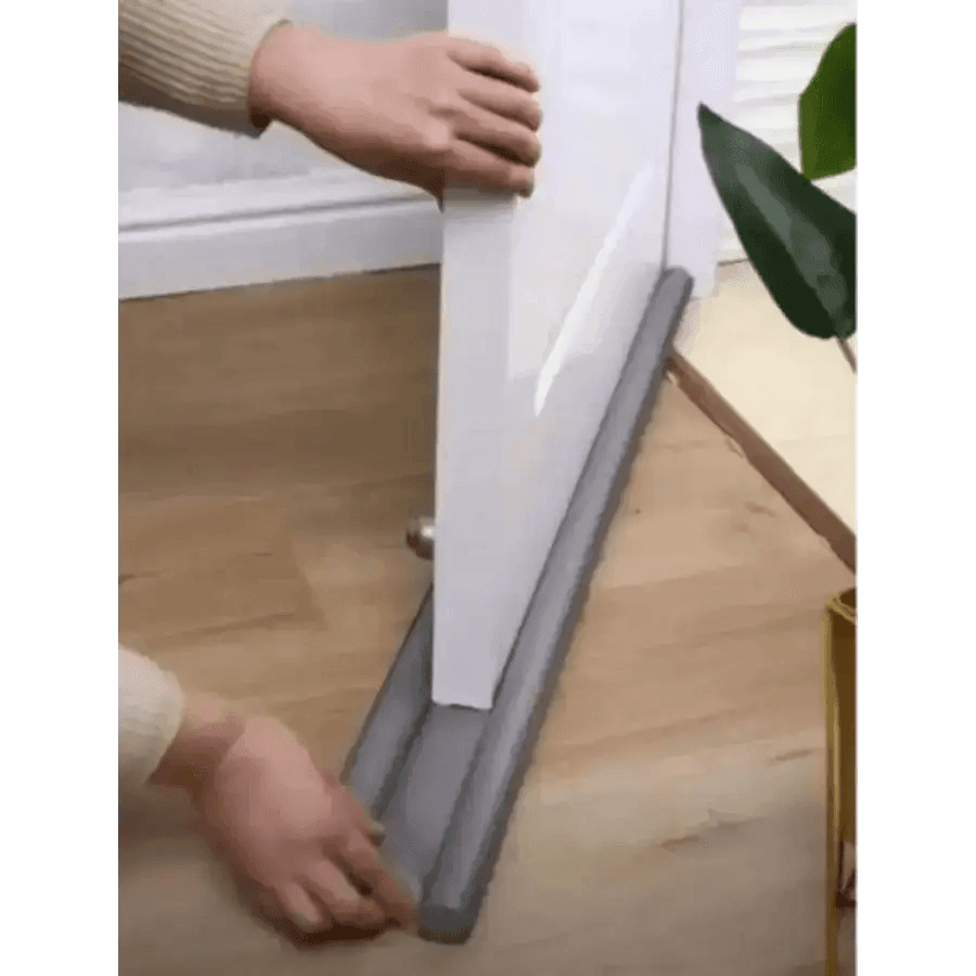 Door bottom sealing strip