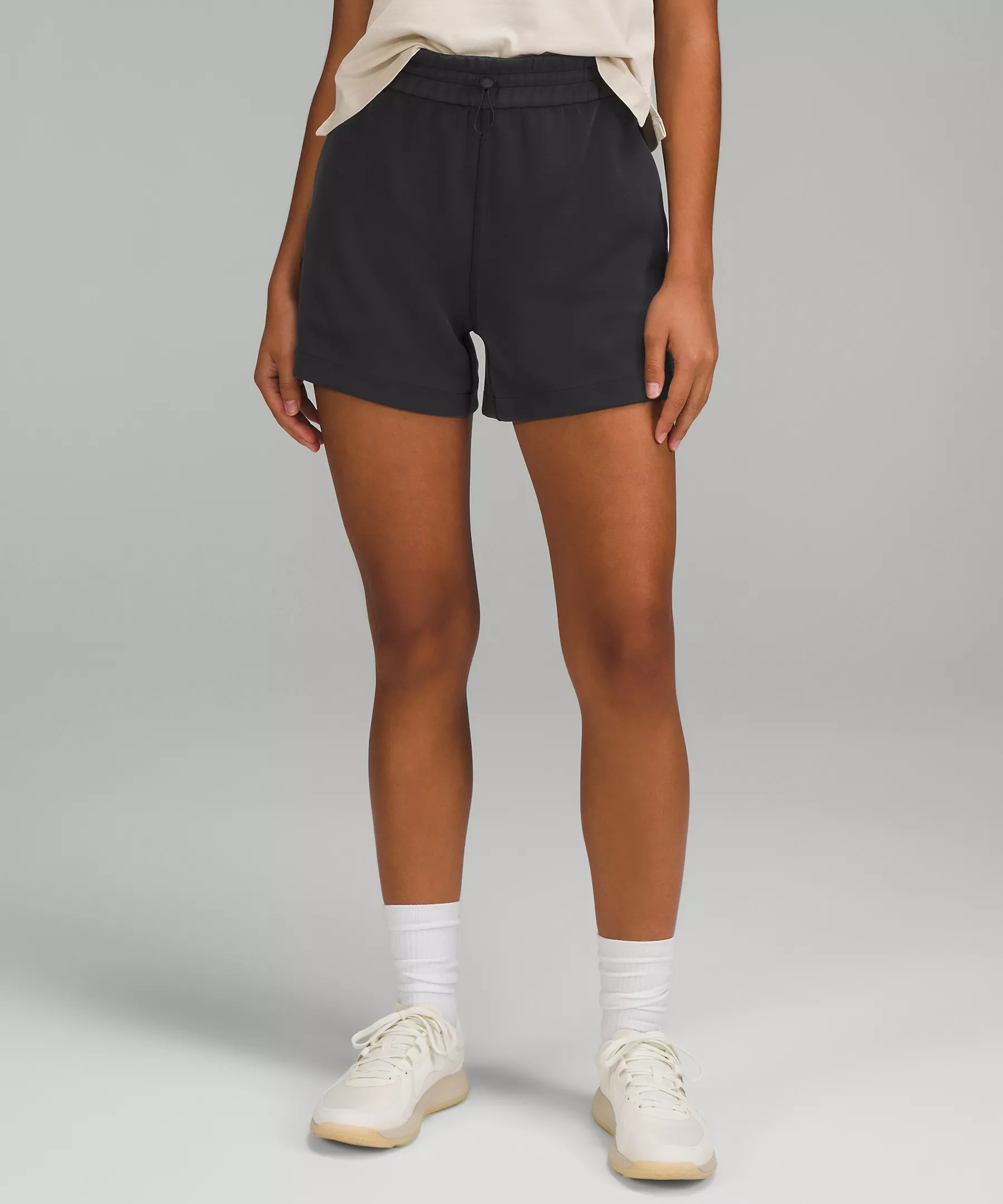 lululemon Softstreme High-Rise Short 4′′