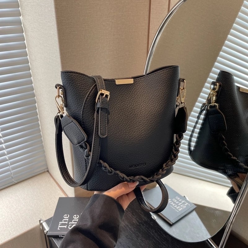 Women's Medium Pu Leather Solid Color Vintage Style Classic Style Magnetic Buckle Bucket Bag
