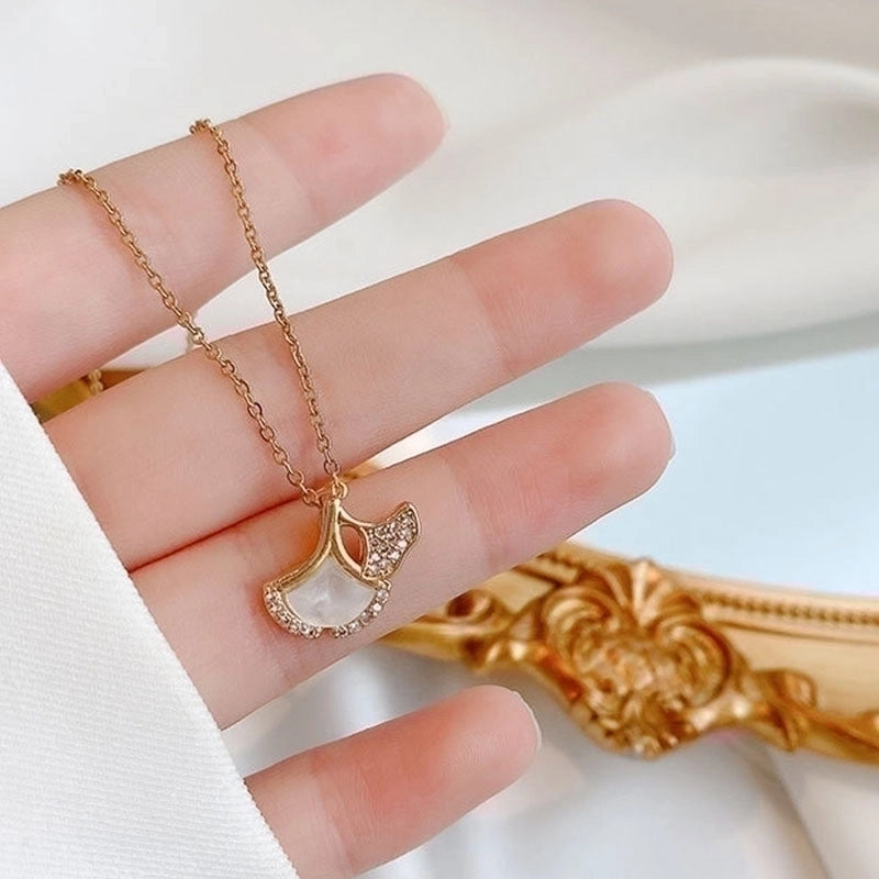 Romantic Minimalist Letter Moon Butterfly Alloy Acrylic Artificial Pearls Artificial Diamond Gold Plated Silver Plated Plating Inlay Necklace