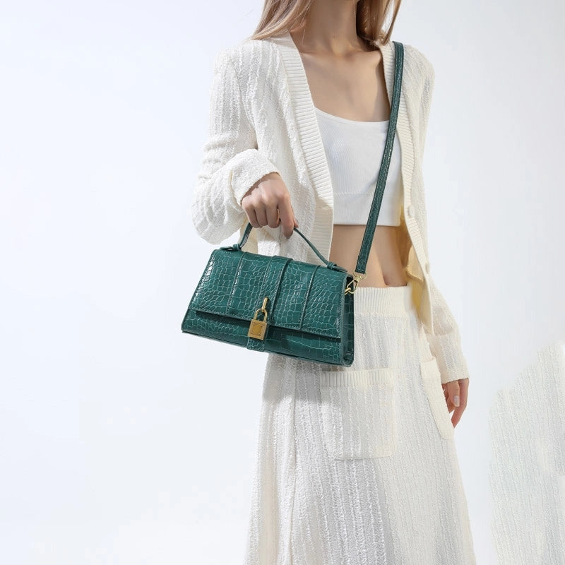 Women's Pu Leather Solid Color Punk Classic Style Streetwear Sewing Thread Square Magnetic Buckle Flip Cover Handbag