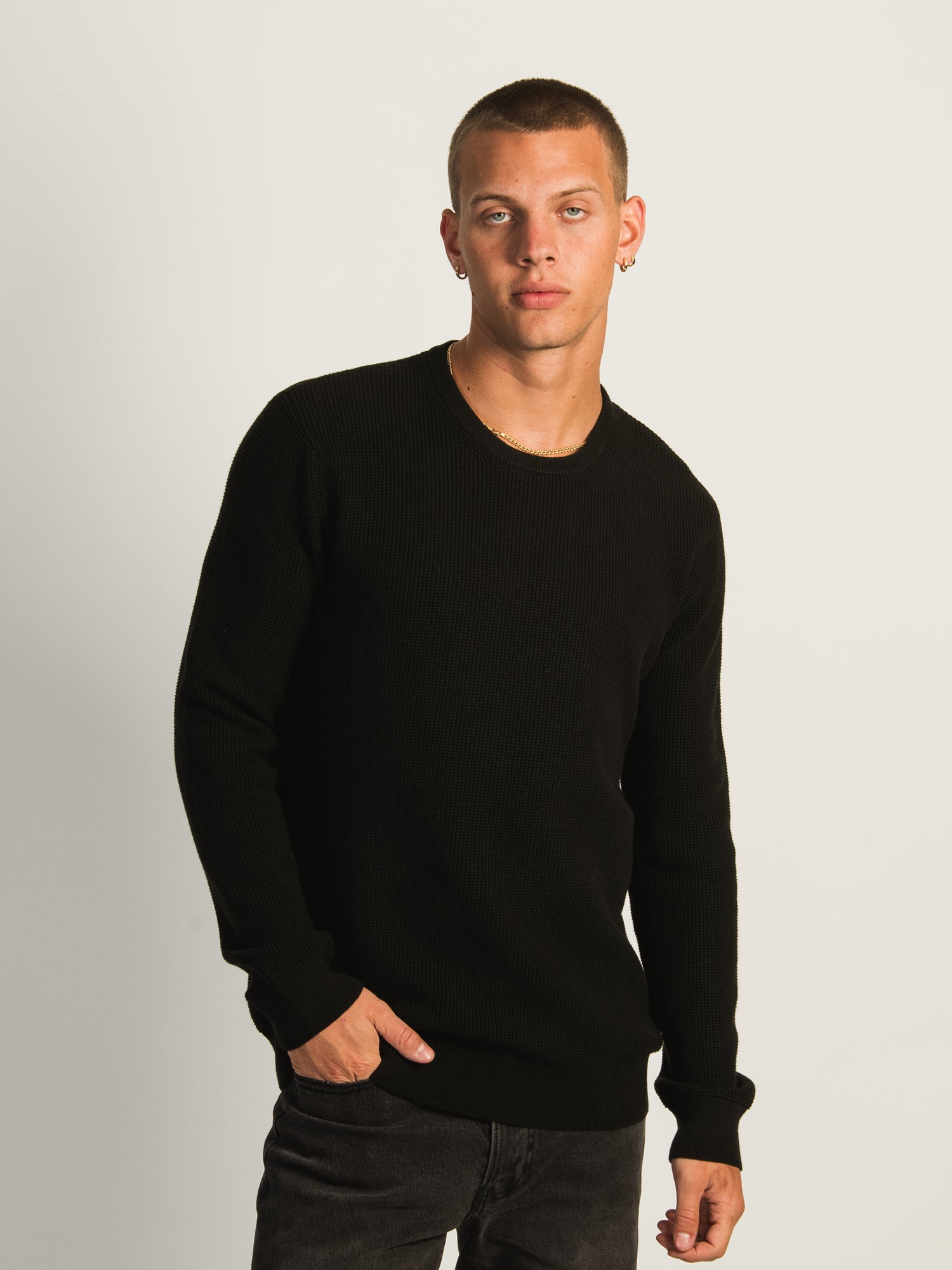 KOLBY WAFFLE KNIT CREW - BLACK