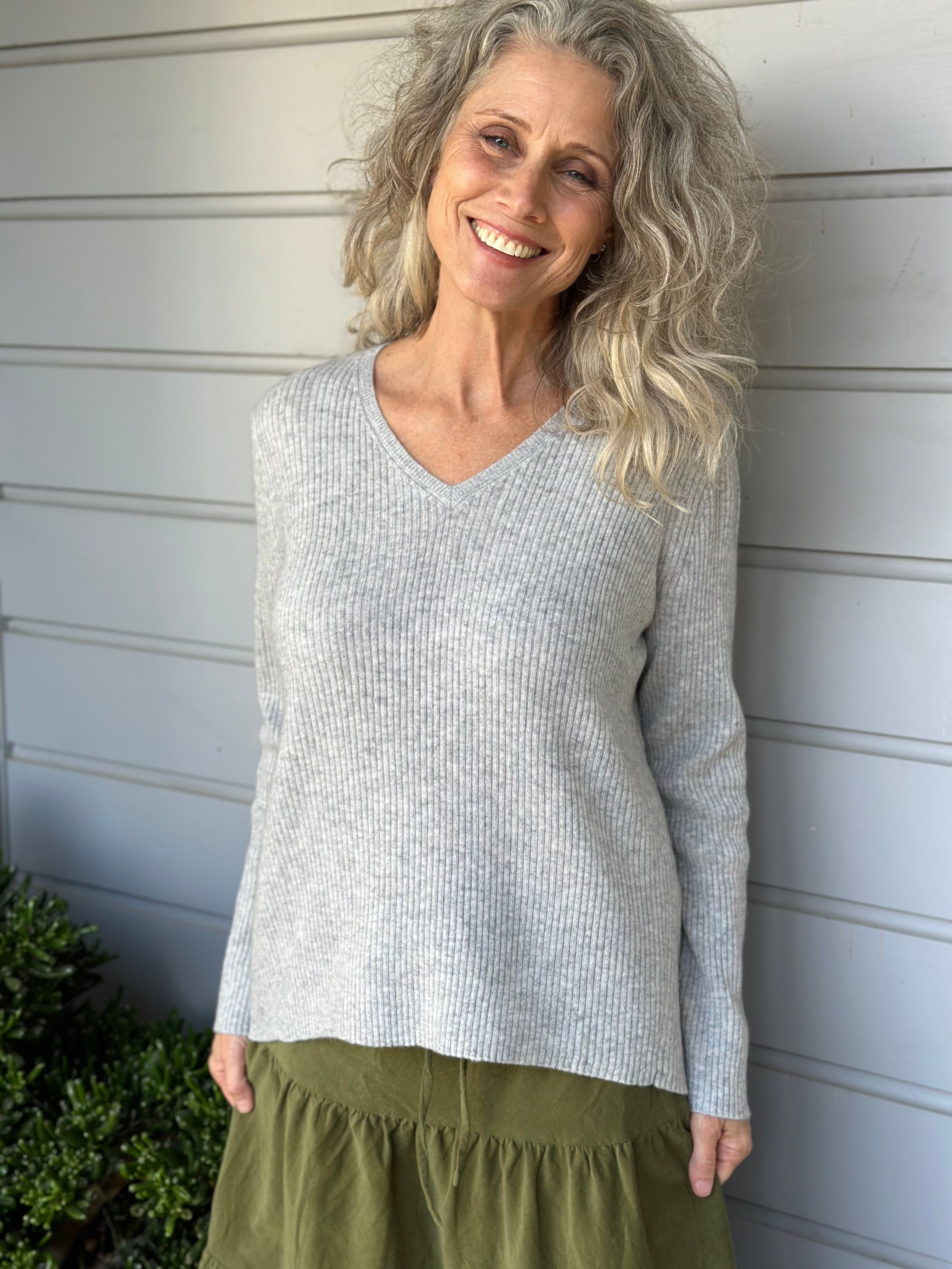 ribbed v neck cashmere -soft grey marle