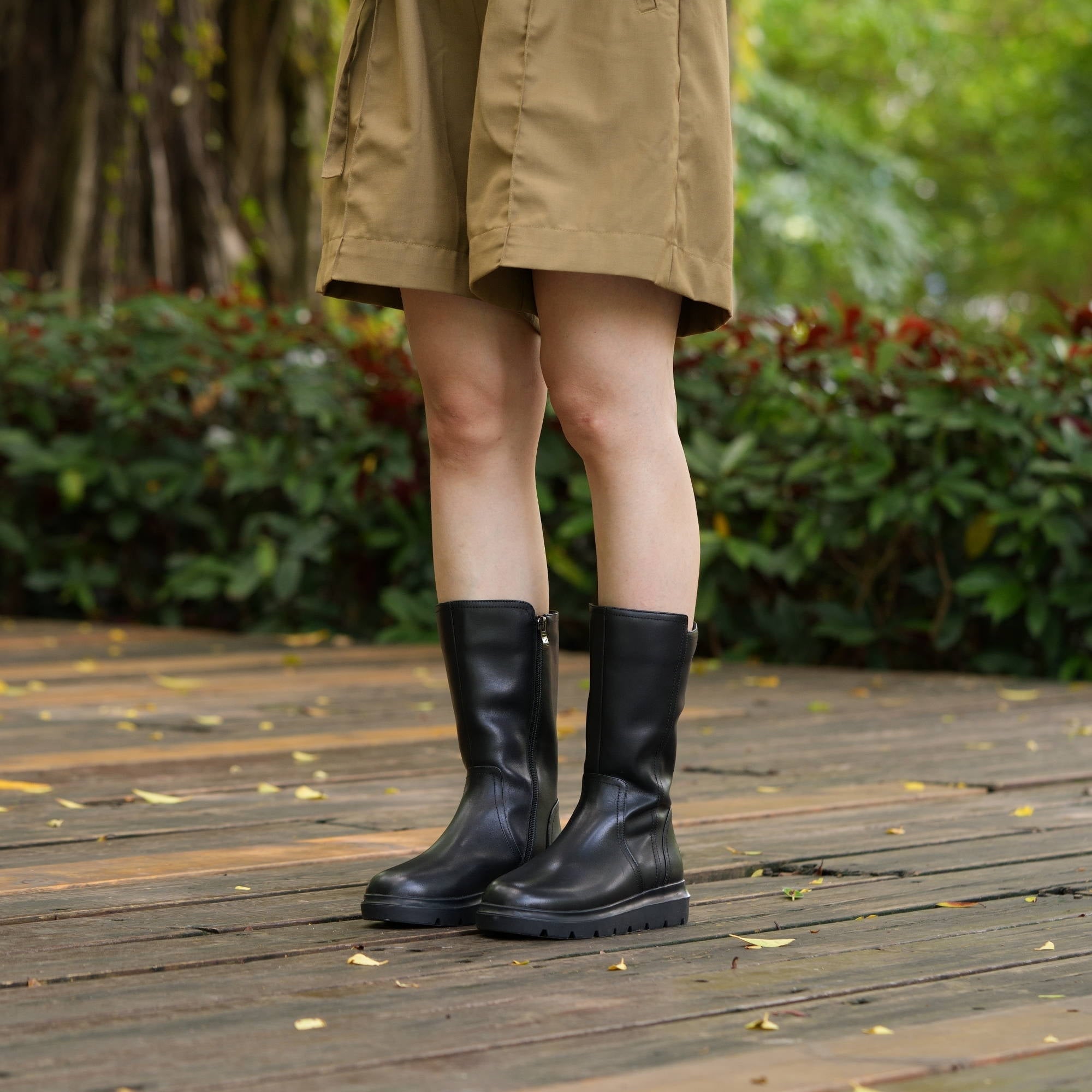 Women Retro Leather Mid Calf Boots for Winter Side Zipper Boots In Black Short Plush