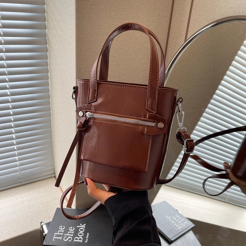 Women's Pu Leather Solid Color Classic Style Streetwear Sewing Thread Bucket Zipper Handbag