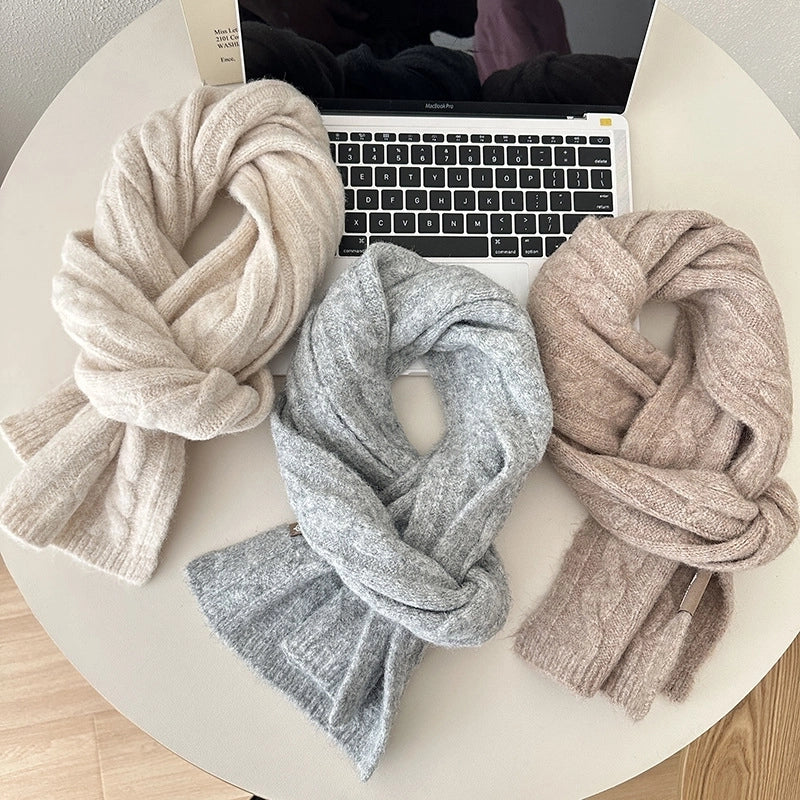 Women's Minimalist Solid Color Knit Scarf