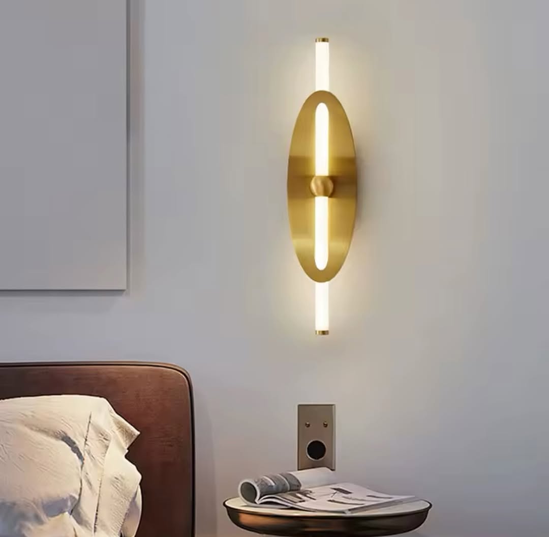 Minimalist Gold Vertical Bar Wall Light