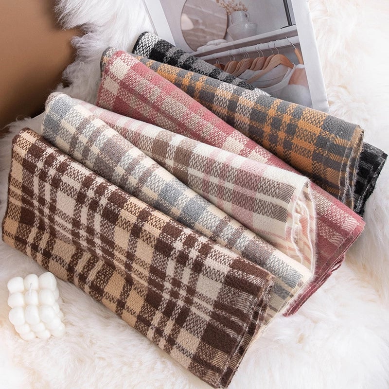 Women's Elegant Plaid Imitation Cashmere Tassel Scarf
