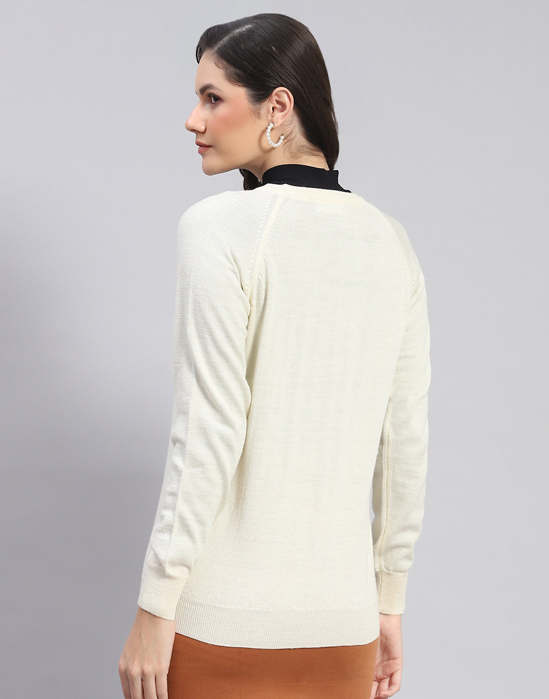 Women Off White Solid Round Neck Full Sleeve Cardigan