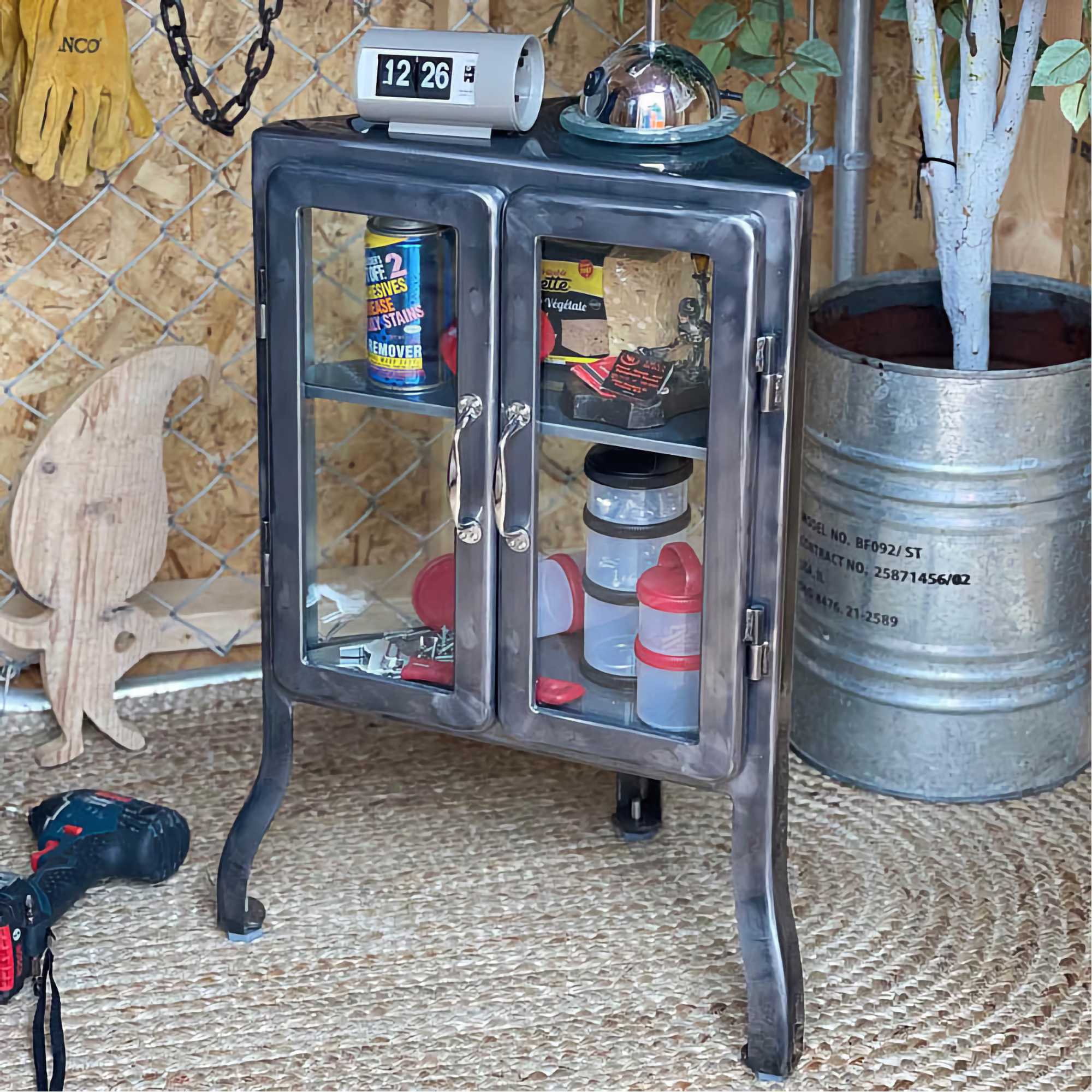Doctor Mini Triangle cabinet