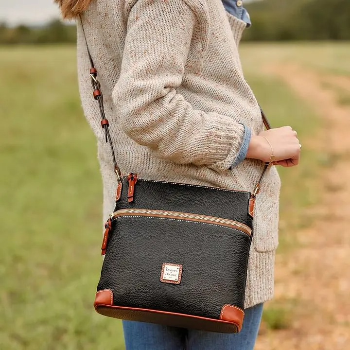 💥 Pebble Grain Crossbody
