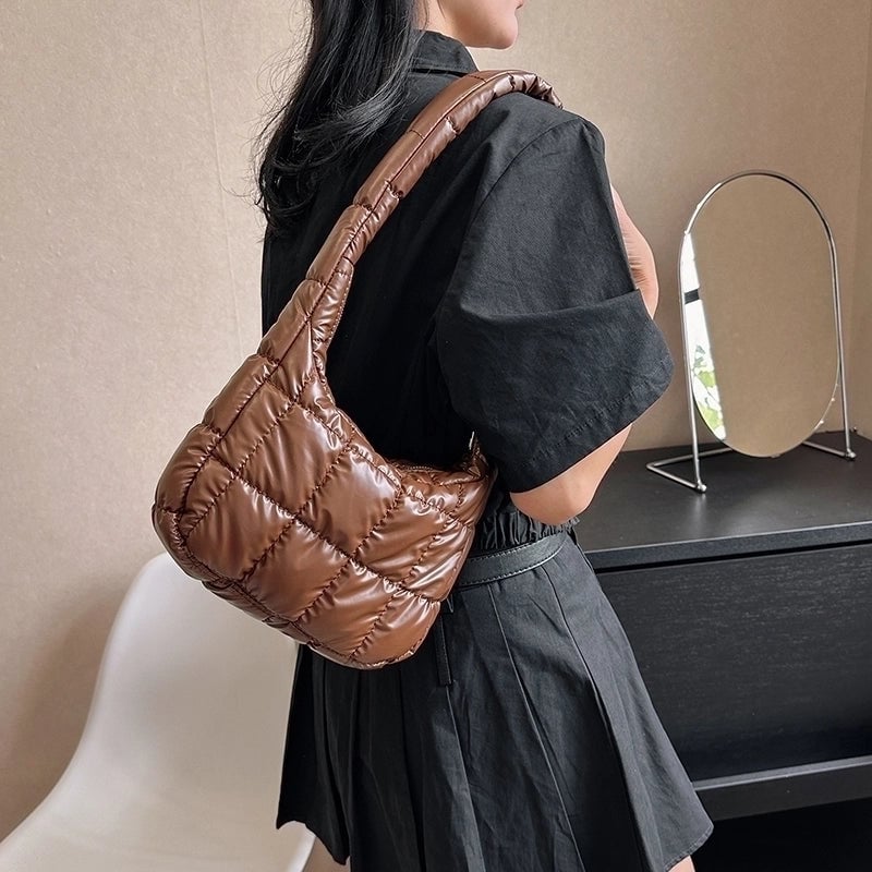 Women's Nylon Solid Color Vacation Streetwear Sewing Thread Square Zipper Shoulder Bag Underarm Bag