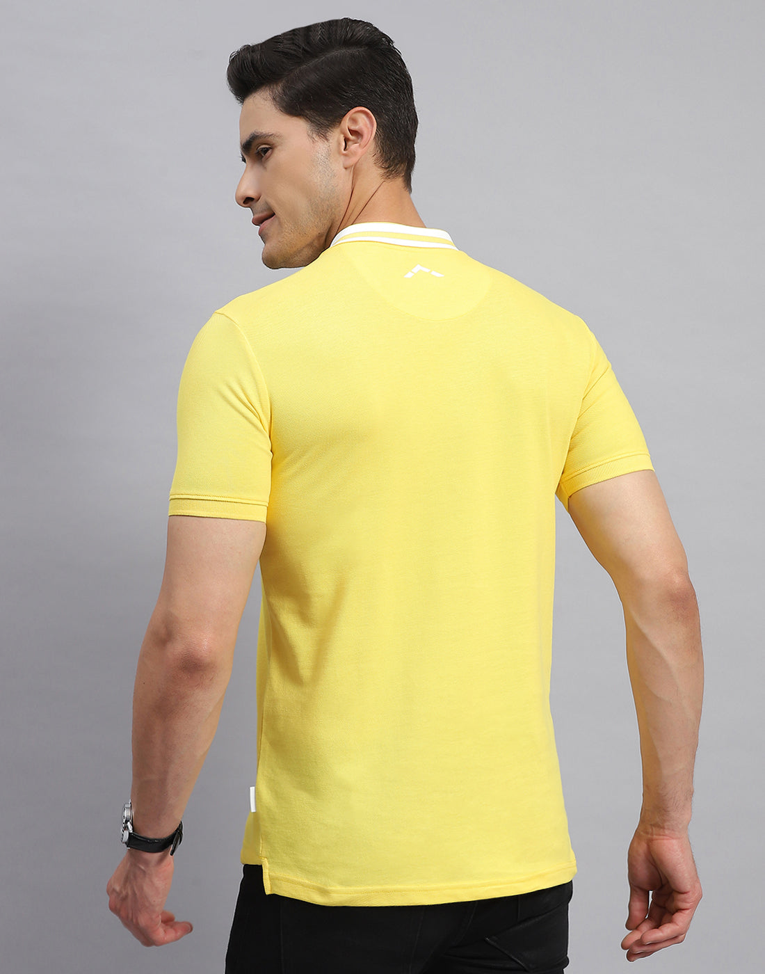 Men Yellow Solid Collar Half Sleeve T-Shirt