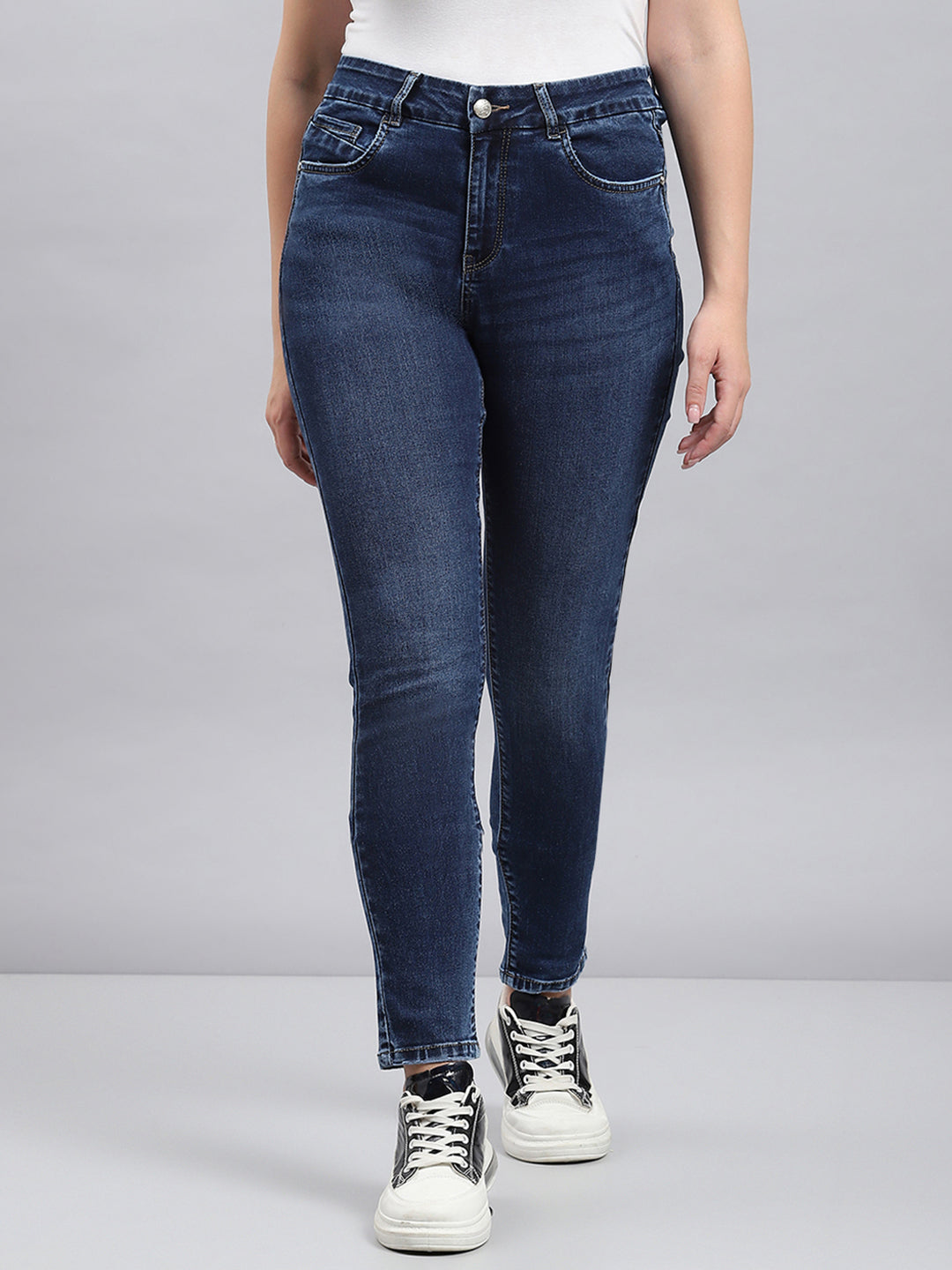 Women Blue Solid Slim Fit Denims