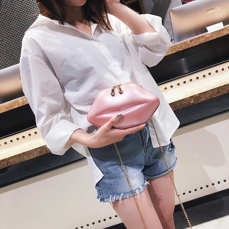 Lip-shaped Glossy Messenger Chain Bag