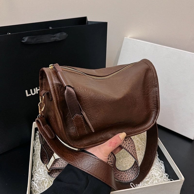 Women's Pu Leather Solid Color Vintage Style Square Zipper Shoulder Bag