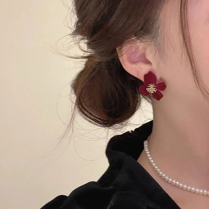 Retro Heart Shape Flower Bow Knot Flocking Inlay Artificial Pearls Rhinestones Women's Earrings 1 Pair