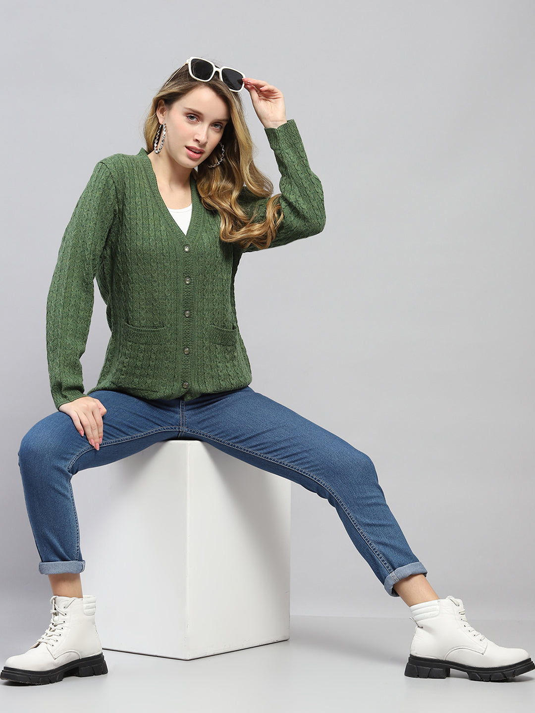 Women Green Self Design V Neck Full Sleeve Cardigan