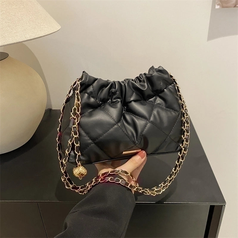 Women's Pu Leather Solid Color Vintage Style Classic Style Magnetic Buckle Shoulder Bag