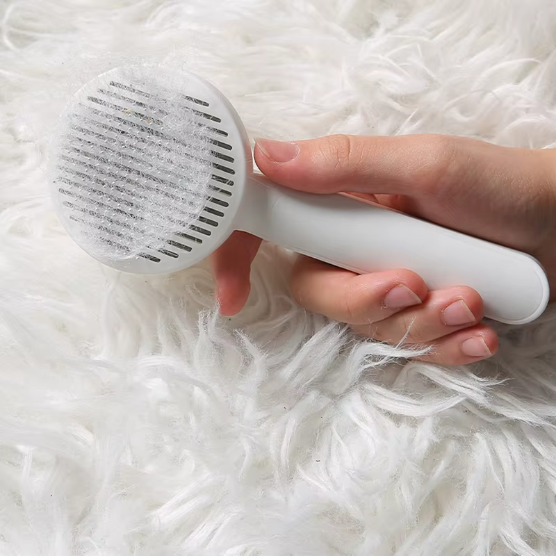 Reusable Pet fur Remover with self-cleaning base