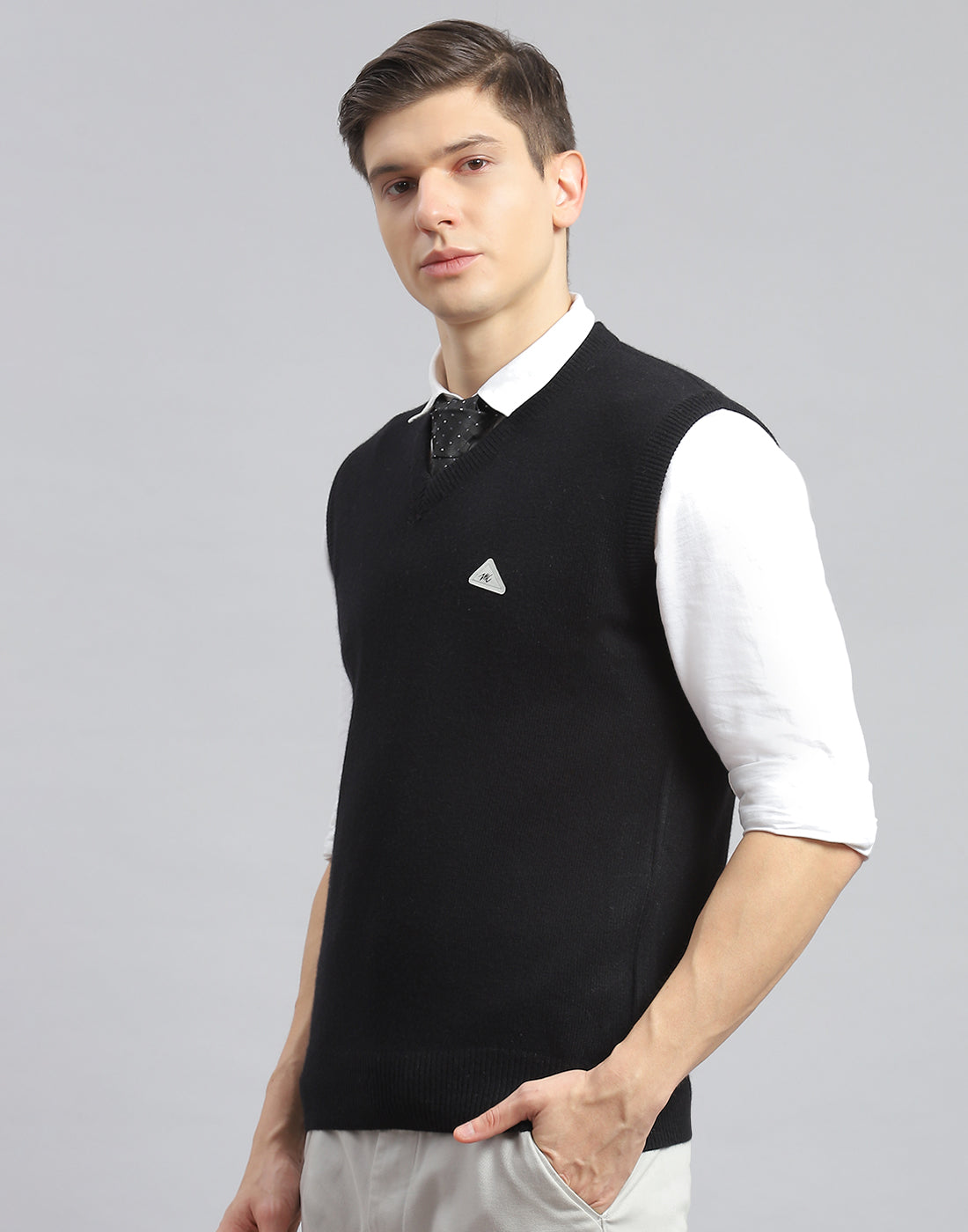 Men Black Solid V Neck Sleeveless Sweater