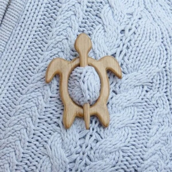 Brooch Pin With Wooden Animal Pattern