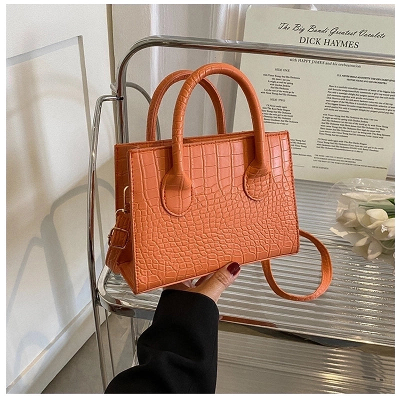 Women's Small Pu Leather Solid Color Streetwear Square Zipper Handbag