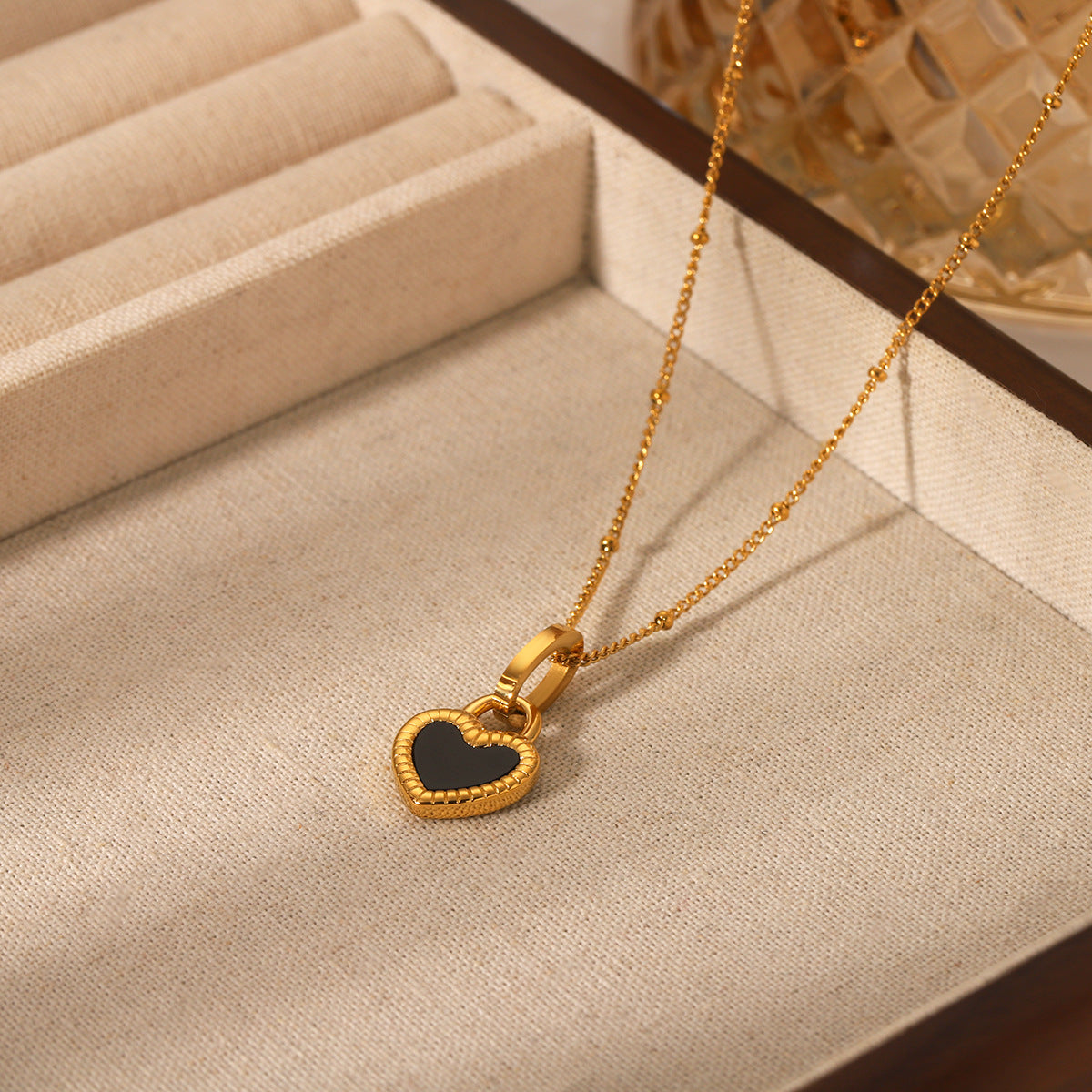 Black And White Double-Sided Love Pendant Stainless Steel Necklace Versatile Heart-Shaped Titanium Steel Necklace