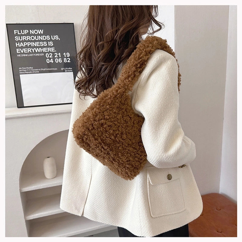 Women's Medium Plush Solid Color Streetwear Square Magnetic Buckle Shoulder Bag