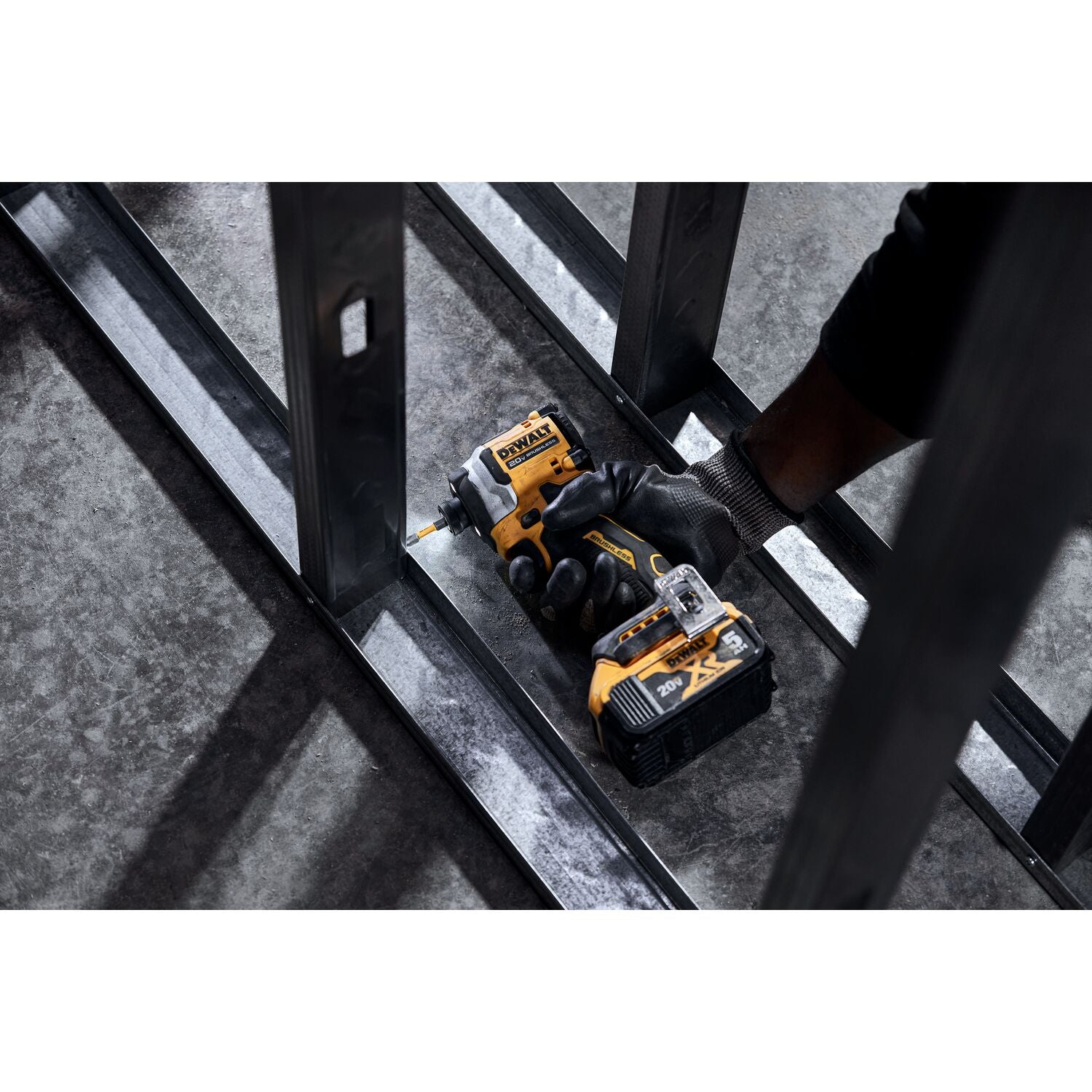 DeWalt DCF850P1 ATOMIC 20V MAX* 1/4 in. Brushless Cordless 3-Speed Impact Driver Kit (1 Battery)