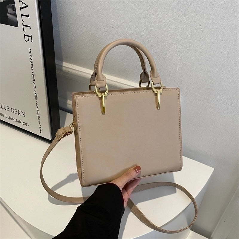 Women's Pu Leather Solid Color Vintage Style Classic Style Square Zipper Shoulder Bag
