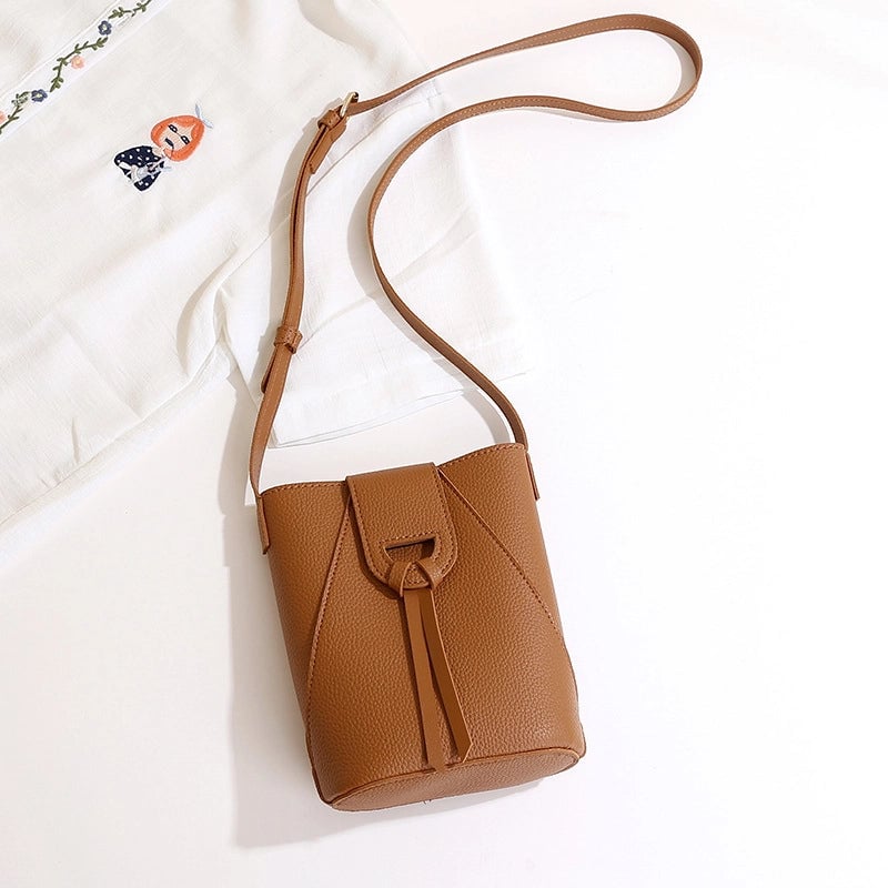 Women's Pu Leather Solid Color Basic Bucket Magnetic Buckle Phone Wallets