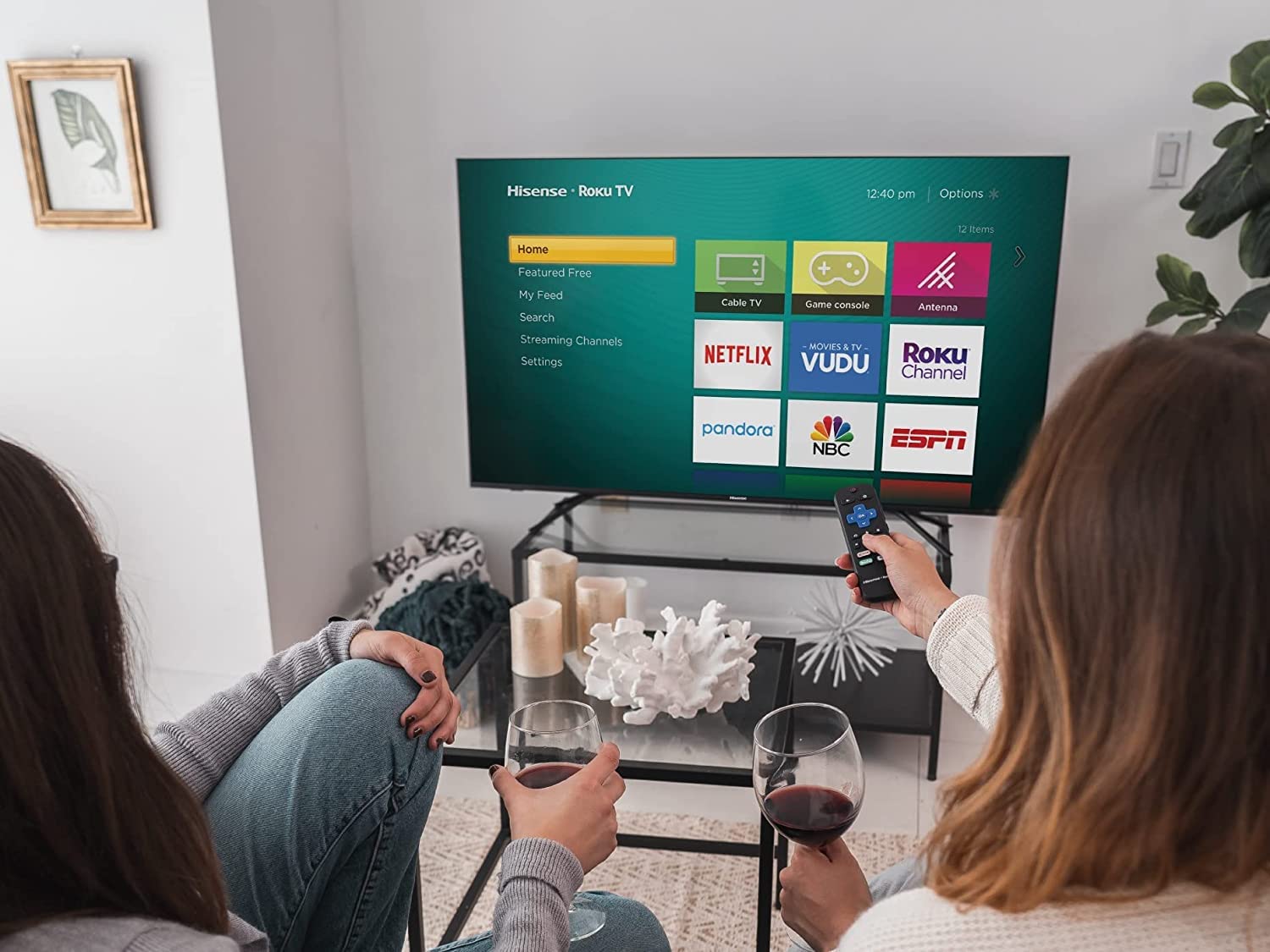 Hisense Television de 43 Pulgadas Serie R Class 4K Ultra HD 2160P. Pantalla LED Smart Roku TV con HDR Modo de Juego Funciona con Asistente Google y Alexa (Reacondicionado)