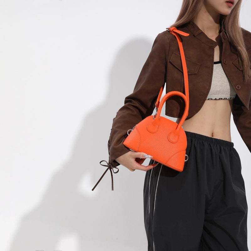 Women's Pu Leather Solid Color Vintage Style Classic Style Streetwear Sewing Thread Shell Zipper Handbag