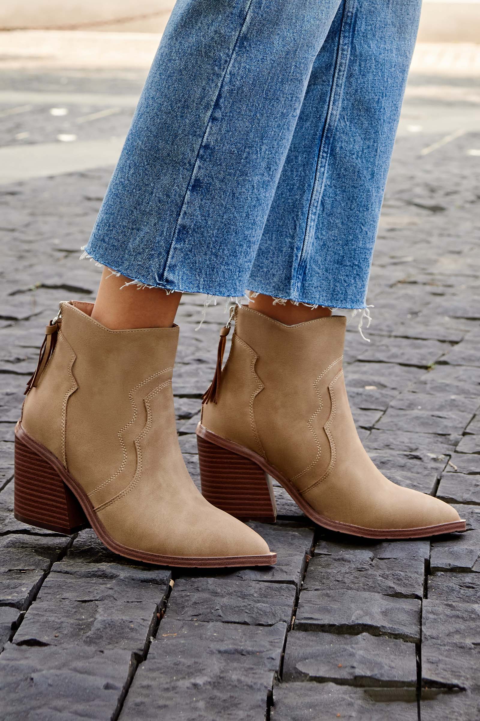 Tassels Zipper Stitching Pointy Toe Chunky Heels Chelsea Boots