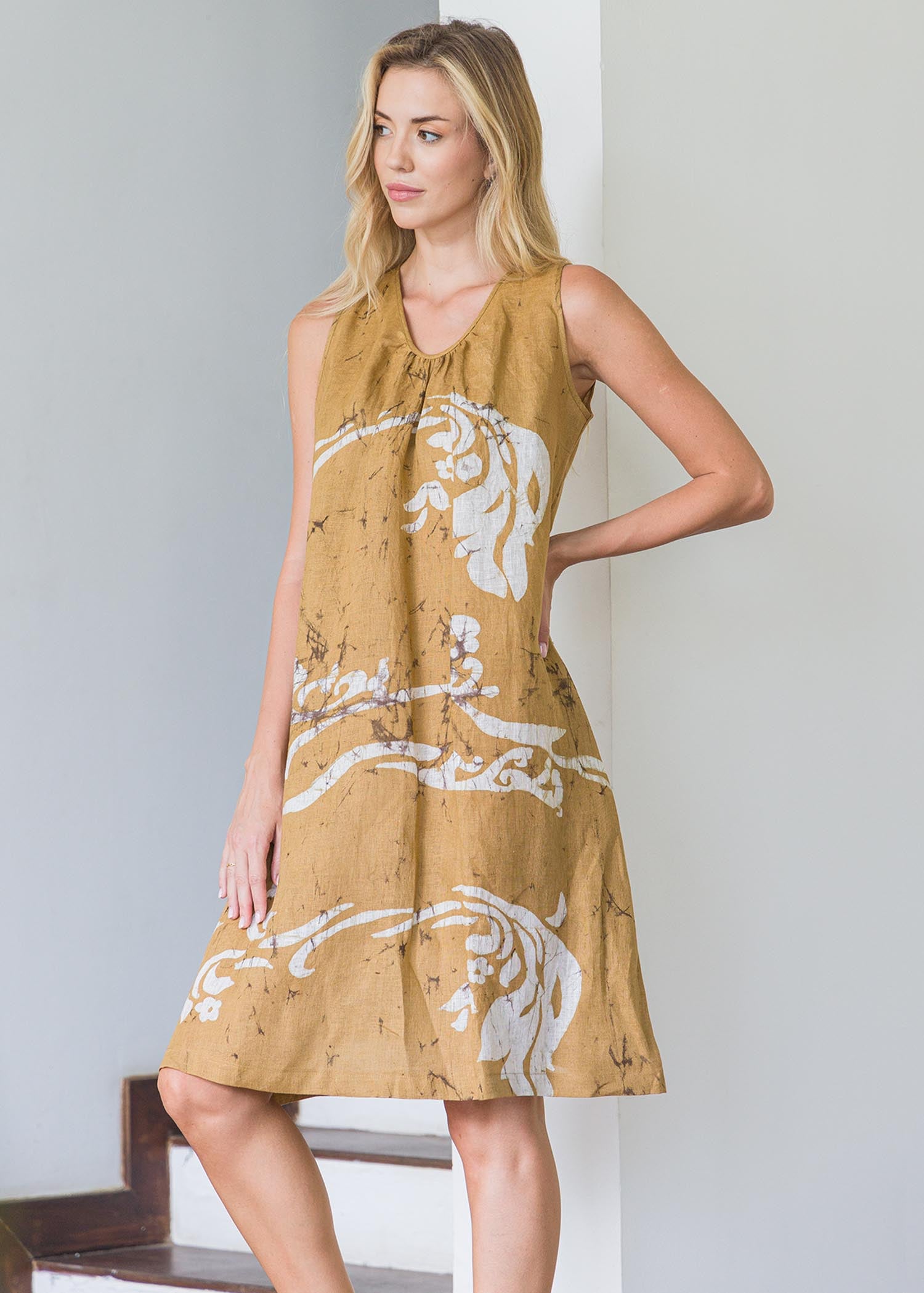 Sleeveless Batik Floral Detailed Knee Length Dress