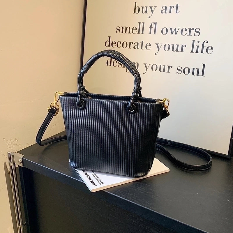 Women's Pu Leather Stripe Solid Color Classic Style Square Zipper Shoulder Bag Handbag