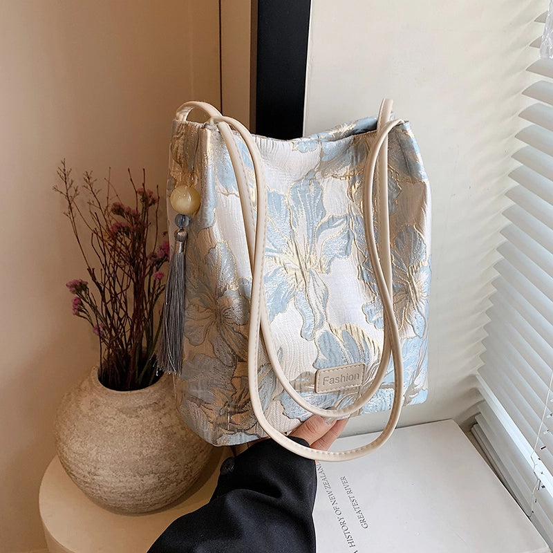 Women's Medium Satin Butterfly Elegant Vintage Style Embroidery Square Magnetic Buckle Shoulder Bag