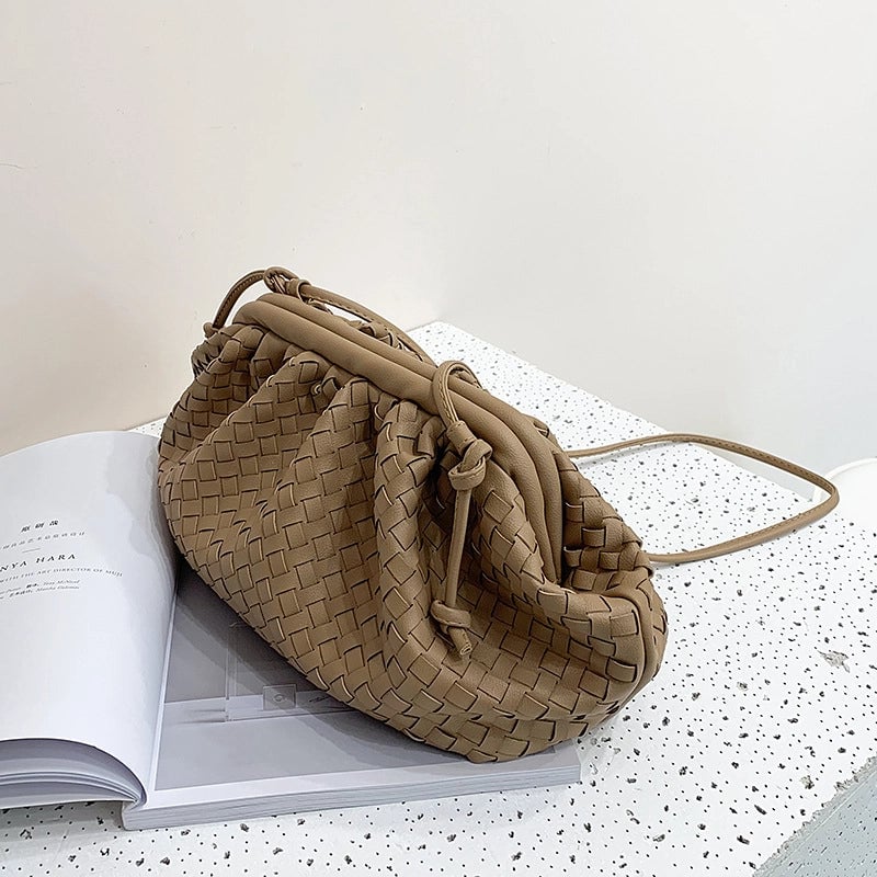 Simple Braided Cloud-shaped Large Capacity Soft Leather Trend Messenger Bag
