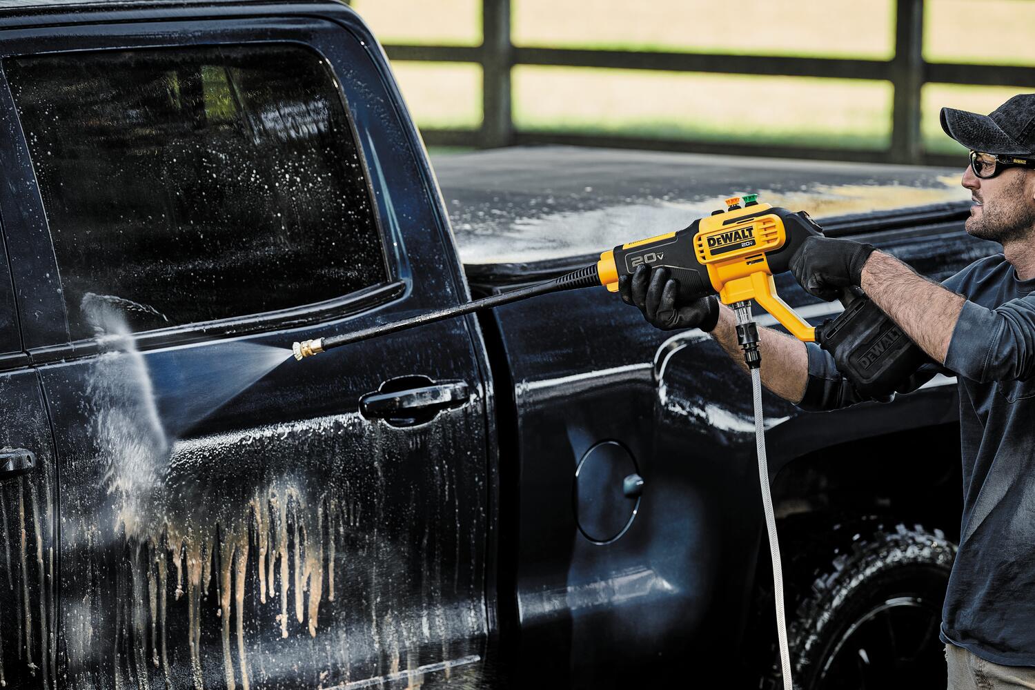 DeWalt DCPW550P1 20V Max 550 PSI Power Cleaner Kit
