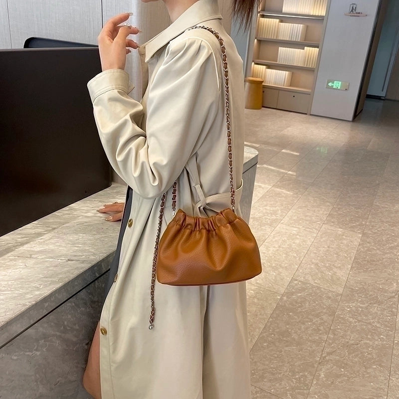 Women's Pu Solid Color Streetwear Sewing Thread Bucket Magnetic Buckle Crossbody Bag