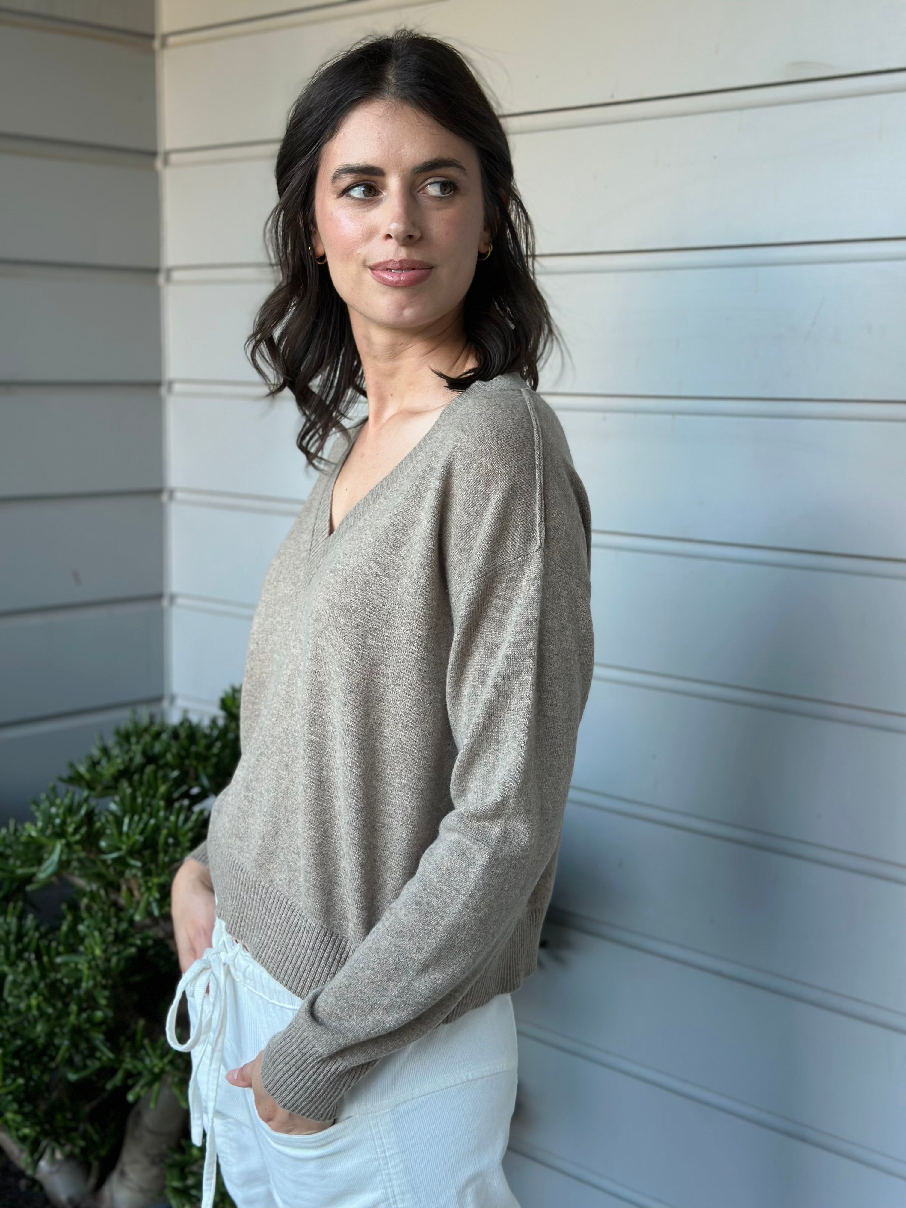 mavis v neck knit- wheat cashmere