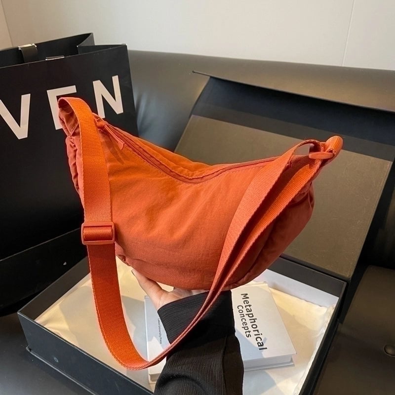 Women's Nylon Solid Color Classic Style Sewing Thread Zipper Underarm Bag